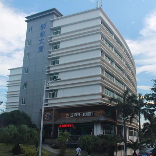 ">廈門,是一家專業(yè)研發(fā),制造及銷售話務(wù)耳麥, 高端辦公藍(lán)牙耳麥